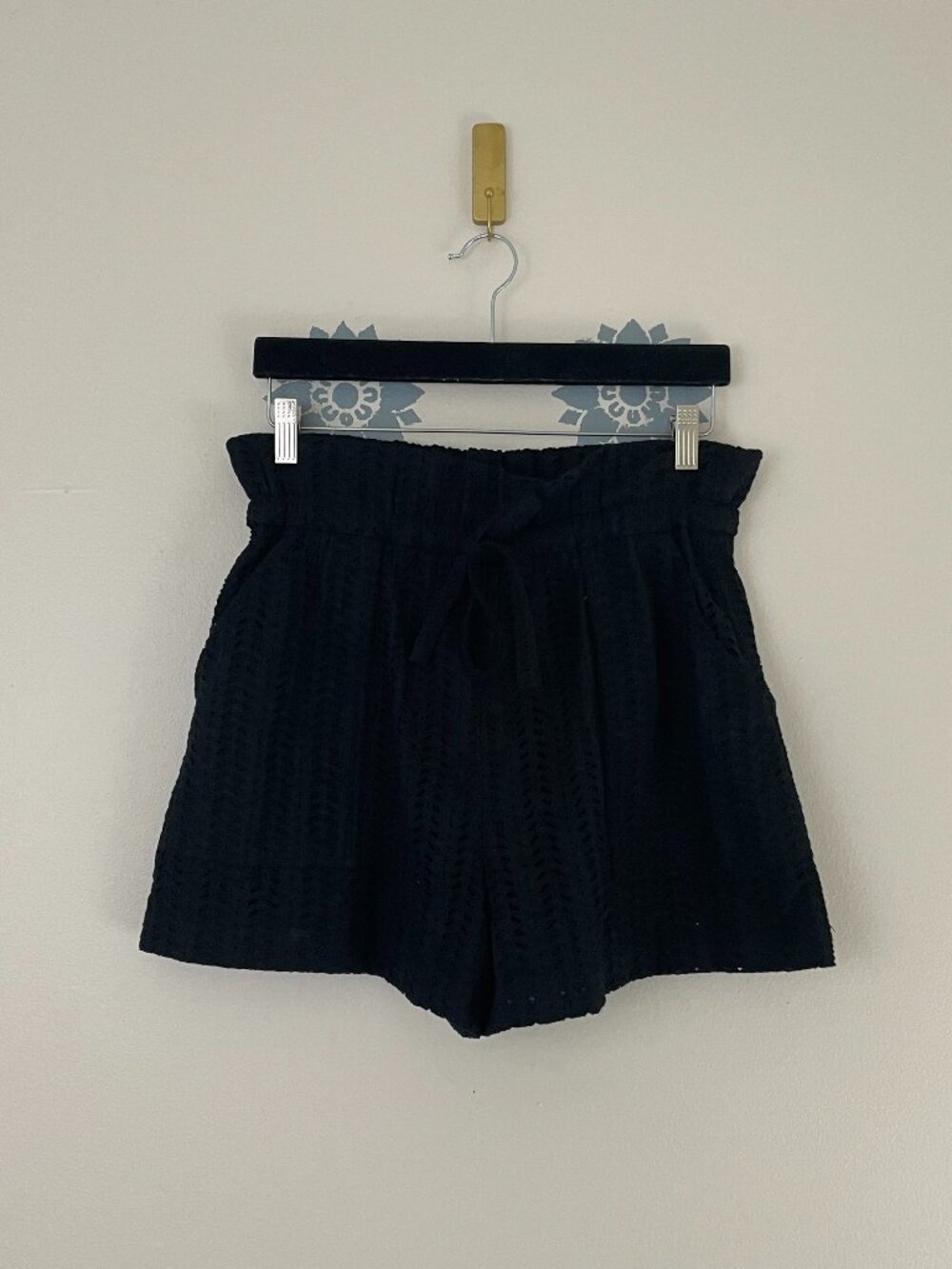 ALC Billy Black Eyelet High Rise Paperbag Shorts Size 6